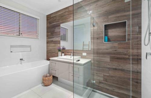 Redcliffe Casa | Redcliffe CBD Family Beach House