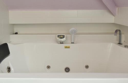 Allostock Casa | Redcot Holiday Bungalow