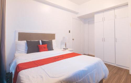 Downtown Hotel | RedDoorz at MPT Suites Test
