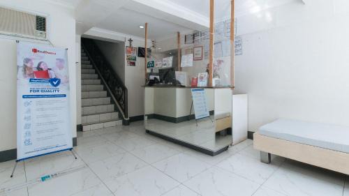 Highway Hills Hotel | RedDoorz at Samat Mandaluyong