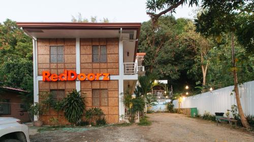 San Juan Hotel | RedDoorz @ Camp Saint John Hotel La Union