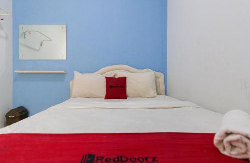 Java Hotel | RedDoorz @ Garden Boulevard Citra Raya Tangerang