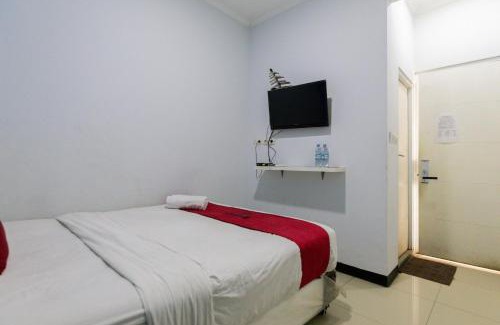 Java Hotel | RedDoorz @ Garden Boulevard Citra Raya Tangerang
