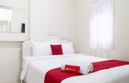 Ciakar Hotel | RedDoorz @ Garden Boulevard Citra Raya Tangerang