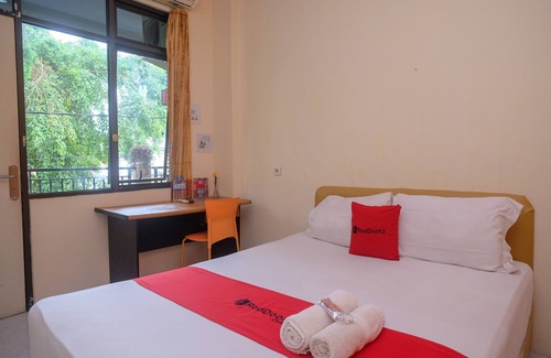 Manado City Centre Hotel | RedDoorz @ Jalan Pramuka Manado