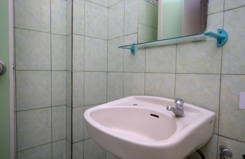 Manado City Centre Hotel | RedDoorz @ Jalan Pramuka Manado