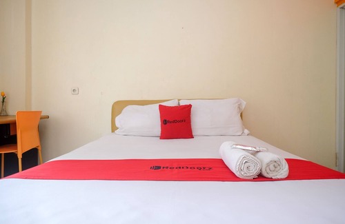 Manado City Centre Hotel | RedDoorz @ Jalan Pramuka Manado