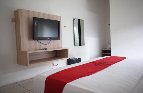 Sukabumi Casa | RedDoorz near Alun-alun Kota Sukabumi