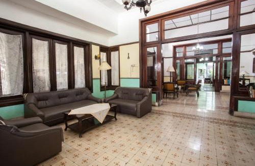 Klojen Casa | RedDoorz near Balai Kota Malang