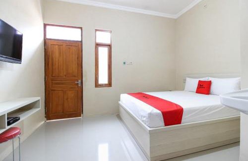 Banjarsari Casa | RedDoorz near Balekambang City Park