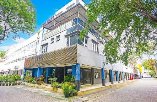 Cikarang Hotel | RedDoorz near City Walk Lippo Cikarang