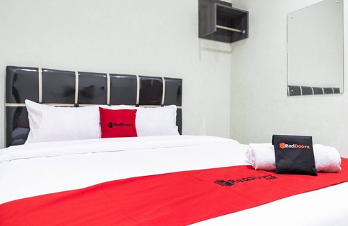 Medan Hotel | RedDoorz near Medan Amplas