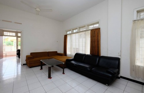 Purwokerto Casa | RedDoorz near Moro Mall Purwokerto