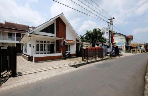 Purwokerto Casa | RedDoorz near Moro Mall Purwokerto
