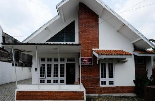 Purwokerto Casa | RedDoorz near Moro Mall Purwokerto