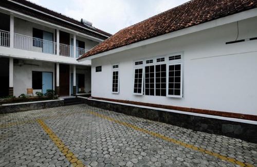 Purwokerto Casa | RedDoorz near Moro Mall Purwokerto