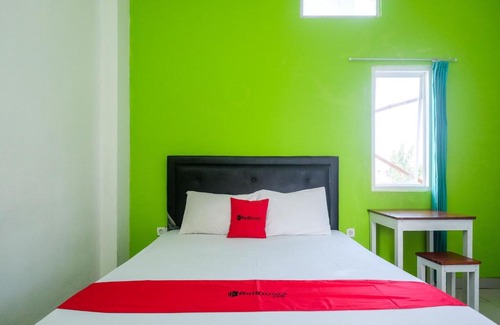 Grogol Casa | RedDoorz near Pakuwon Mall Solo Baru