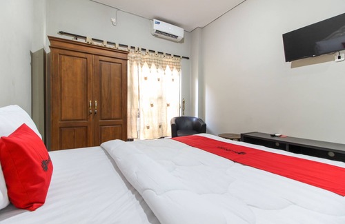 Solo City Centre Hotel | RedDoorz near Solo Balapan Station 2