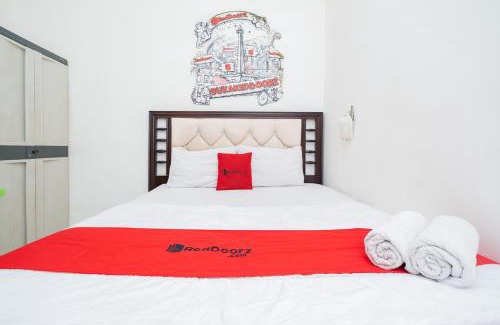 Pondok Aren Casa | RedDoorz near STAN