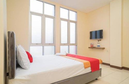 Tangerang Hotel | RedDoorz near Stasiun Tangerang