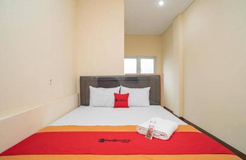 Tangerang Hotel | RedDoorz near Stasiun Tangerang