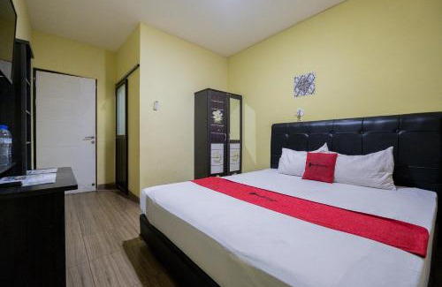 Darmo Casa | RedDoorz near Surabaya Town Square