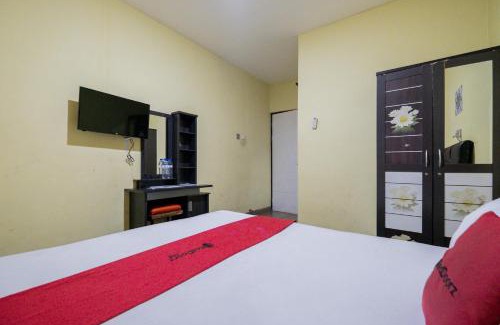 Darmo Casa | RedDoorz near Surabaya Town Square
