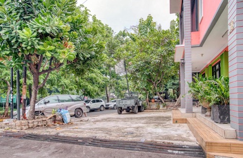 East Jakarta Casa | RedDoorz near Taman Mini Jakarta