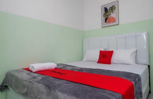 Surakarta Hotel | RedDoorz near Tugu Kartasura