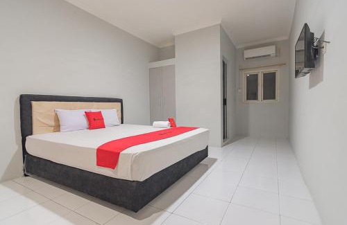 Balikpapan Casa | RedDoorz Plus at Bukit Cinta Street Balikpapan