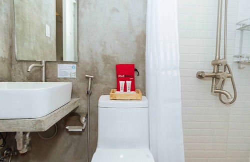 Plainview Hotel | RedDoorz Plus @ Boni Avenue Mandaluyong