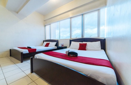 Tatalon Hotel | RedDoorz Plus @ E Rodriguez Corner Banawe