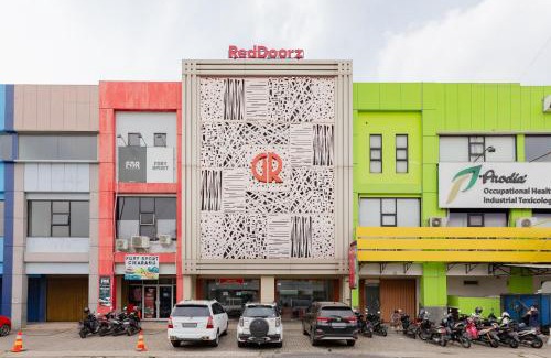 Cikarang Casa | RedDoorz Plus near Living Plaza Jababeka