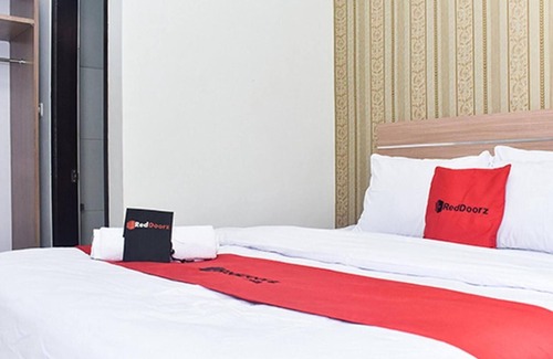 Klojen Casa | RedDoorz Plus near Malang Town Square