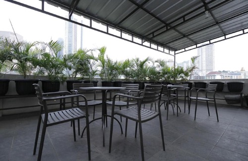 Kebon Kacang Casa | RedDoorz Plus near Plaza Indonesia