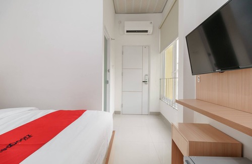 Palembang Casa | RedDoorz Plus near RS RK Charitas 2 Palembang