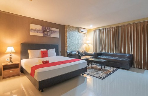 Balikpapan Casa | RedDoorz Plus near Sepinggan Airport 3