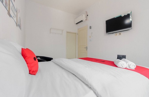 Karet Hotel | RedDoorz Plus near Taman Rasuna Menteng