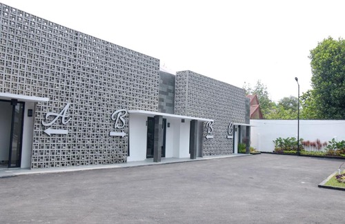 Medan Casa | RedDoorz Plus near UNIMED Medan