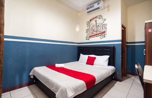 Depok Hotel | RedDoorz Plus near Universitas Indonesia