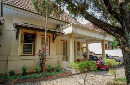 Purwokerto Casa | RedDoorz Syariah near Alun Alun Purwokerto