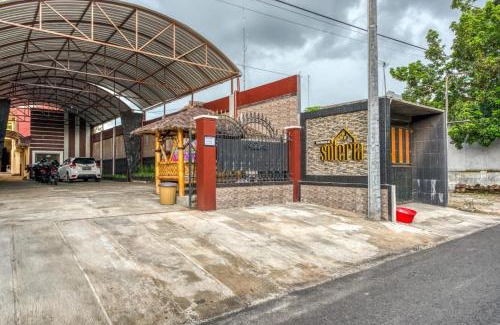 Blitar Casa | RedDoorz Syariah near Kebon Rojo Park Blitar