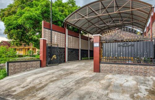 Blitar Casa | RedDoorz Syariah near Kebon Rojo Park Blitar