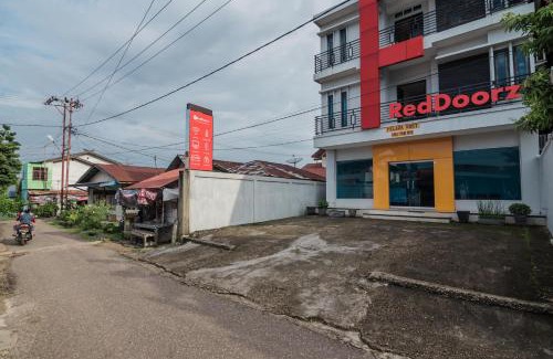 Jambi Casa | RedDoorz Syariah near Jamtos Jambi