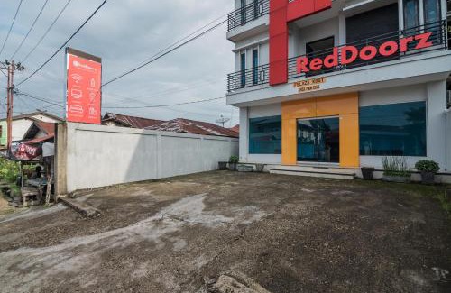 Jambi Casa | RedDoorz Syariah near Jamtos Jambi