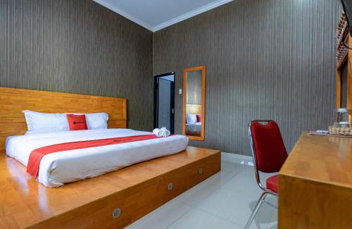 Medan Hotel | RedDoorz Syariah near UISU Medan