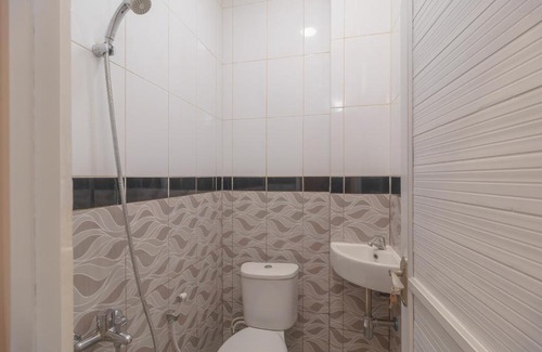 Tangerang Hotel | RedDoorz @ Taman Royal Tangerang