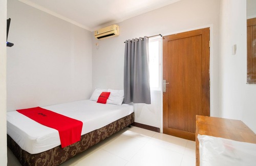 Bendungan Hilir Hotel | RedDoorz @ Tondano Benhil