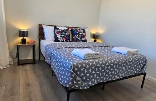 Box Hill Apartamento | RedFlamesRetreat-Free WIFI & Parking-Walk to public transport-Quiet St & FamilyFriendly