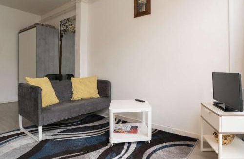 Red Light District Apartamento | RedLight District Private Smokers Friendly Studio